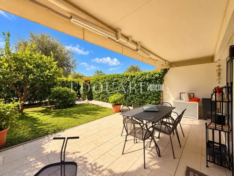 Trois pièces d’exception à Roquebrune Cap Martin, dans immeuble de grand standing avec superbe piscine