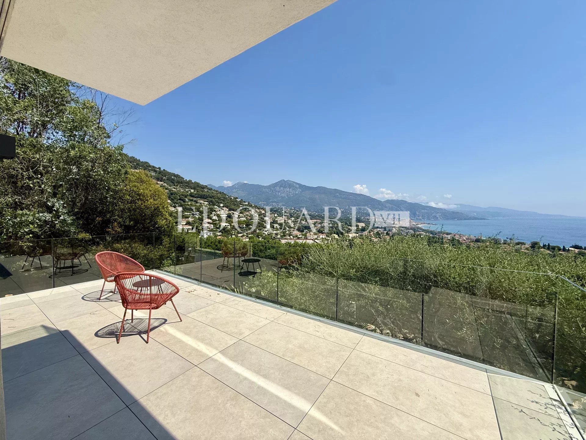 Somptueuse villa complètement rénovée avec piscine chauffée et splendide vue mer panoramique