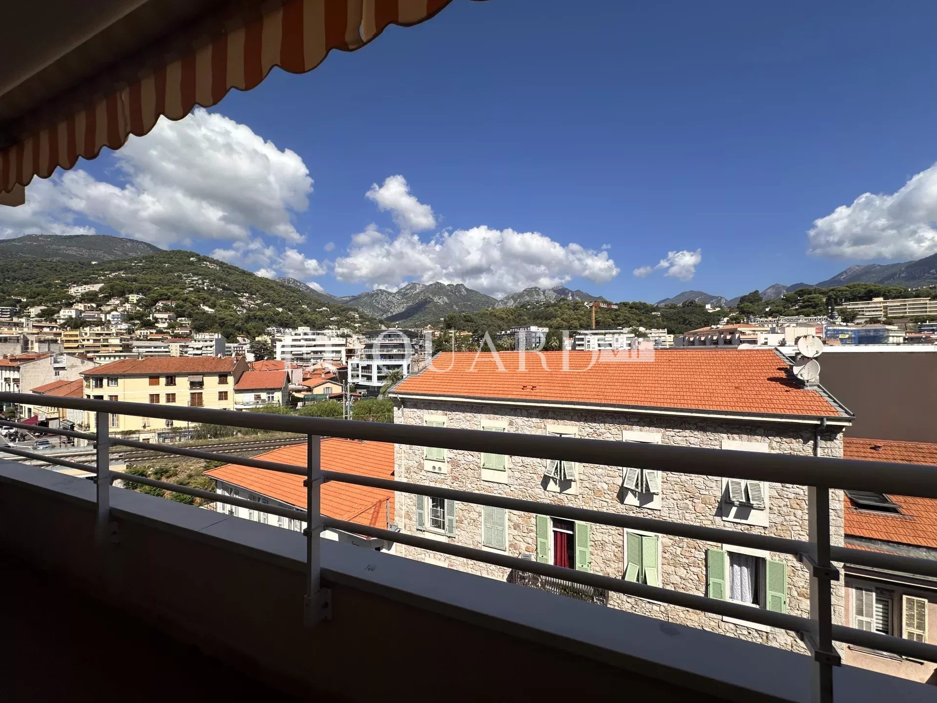 En exclusivité deux pièces avec terrasse et possibilité garage, à quelques pas de la plage du Solenzara