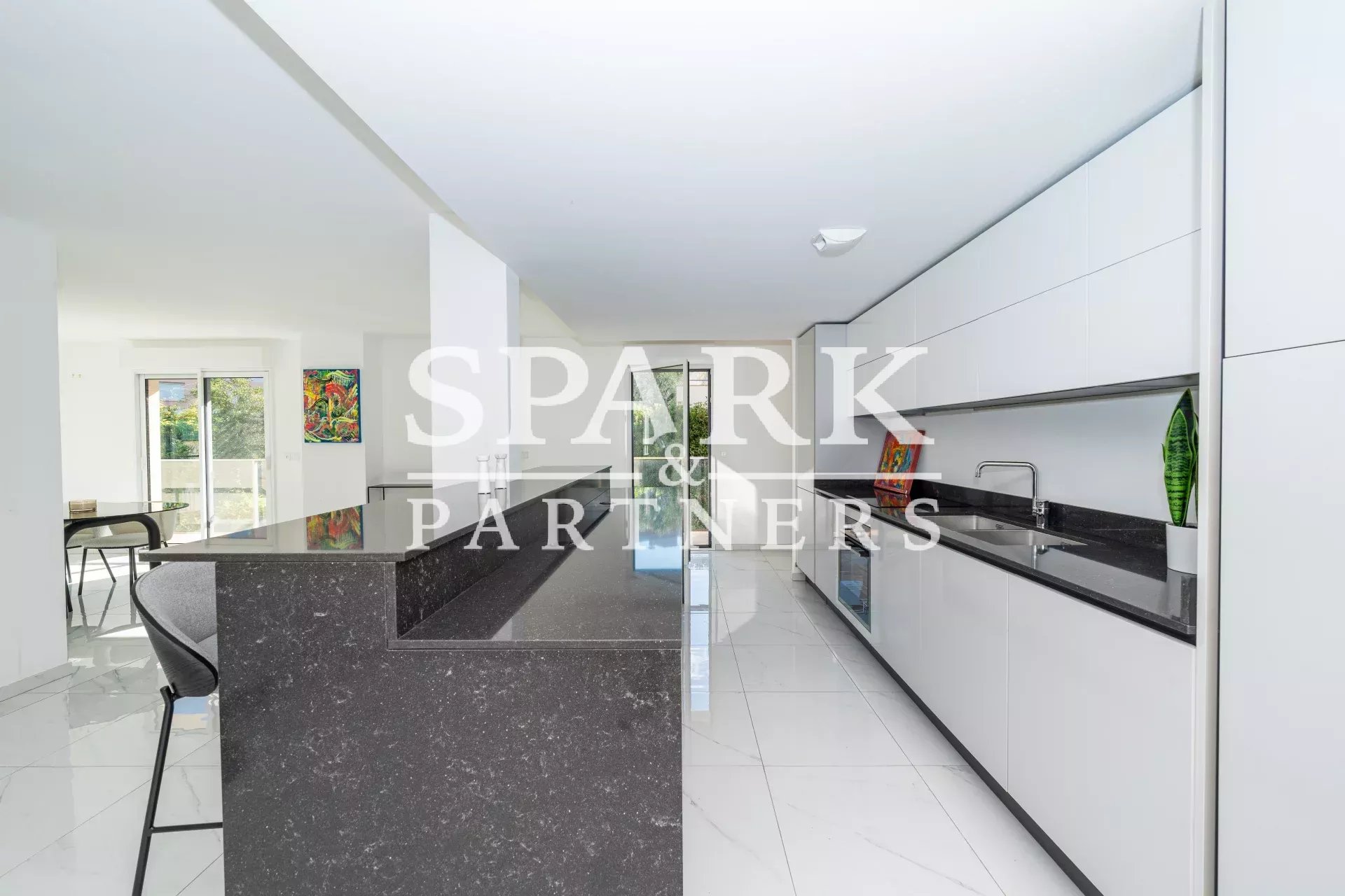 Roqbrune Cap Martin - Moderne appartement de 3 pièces avec jardin