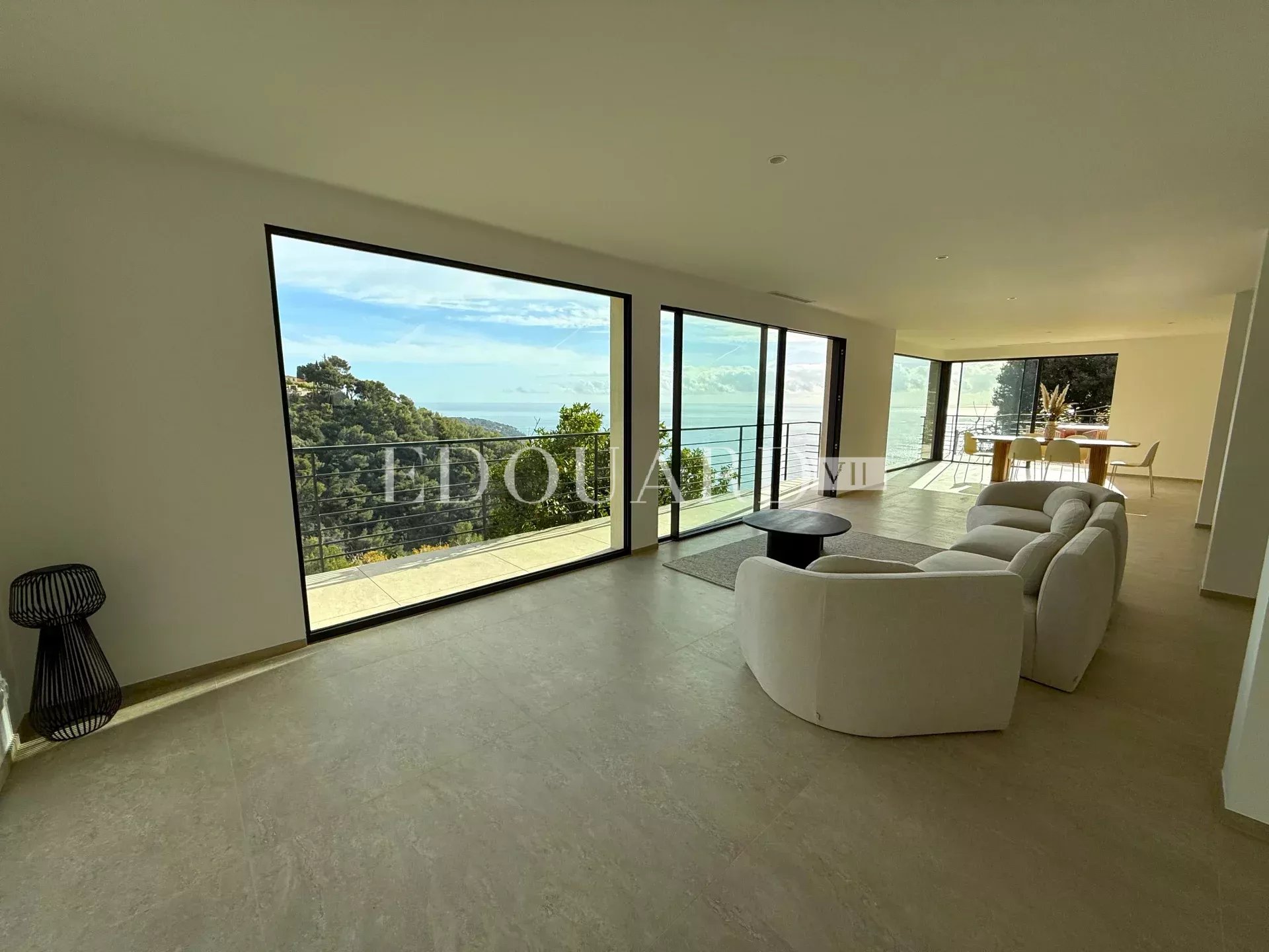 Superbe villa neuve avec piscine chauffée et vue mer exceptionnelle, proche de la Principauté de Monaco