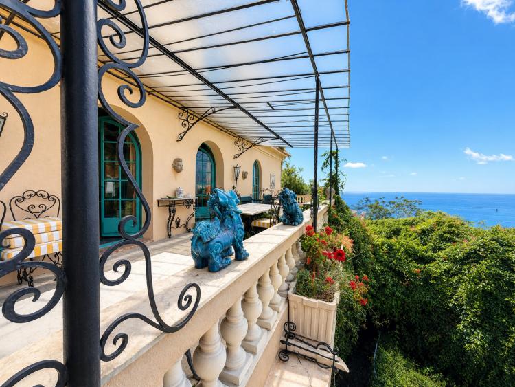 Ancien Hôtel avec Vue Panoramique sur Monaco – Projet d'Exception à Fort Potentiel