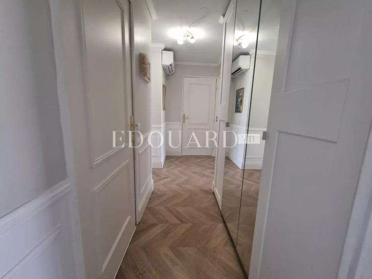 En exclusivité splendide quatre pièces traversant, entièrement rénové avec terrasse et possibilité garage