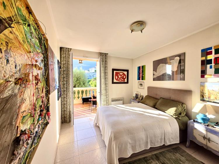 ROQUEBRUNE CAP MARTIN - 3 PIECES VUE MER - CAVE ET GARAGE - JARDIN PRIVATIF ET PISCINE