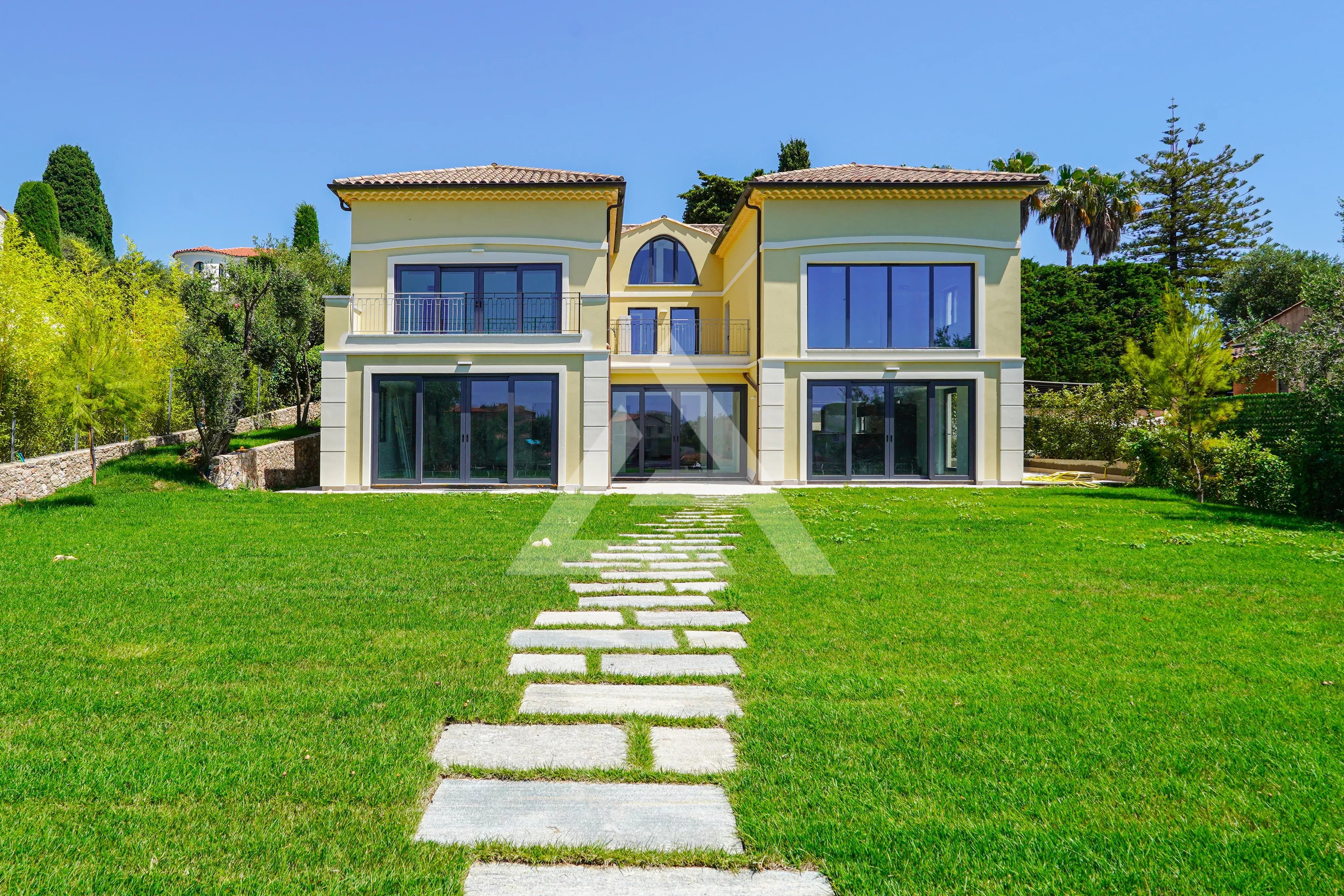 VILLA DE PRESTIGE - ROQUEBRUNE CAP MARTIN