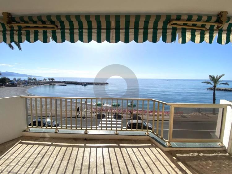 A VENDRE ROQUEBRUNE CAP MARTIN - FRONT DE MER 2P 43M2 AVEC TERRASSE 12M2 CAVE
