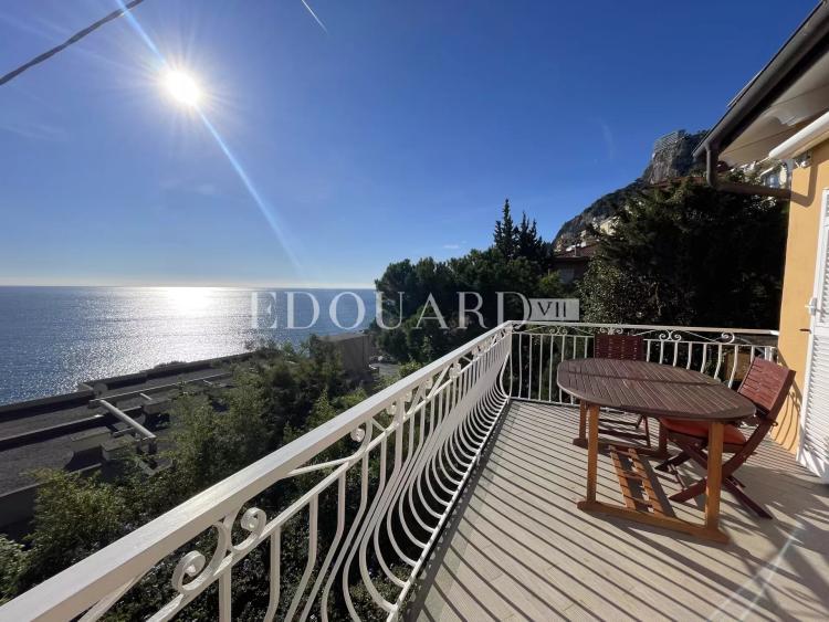 En exclusivité trois pièces avec spacieuse terrasse, magnifique vue mer panoramique et parking