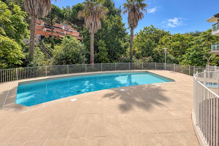 ROQUEBRUNE-CAP-MARTIN - 3 PIÈCES - JARDIN PRIVATIF