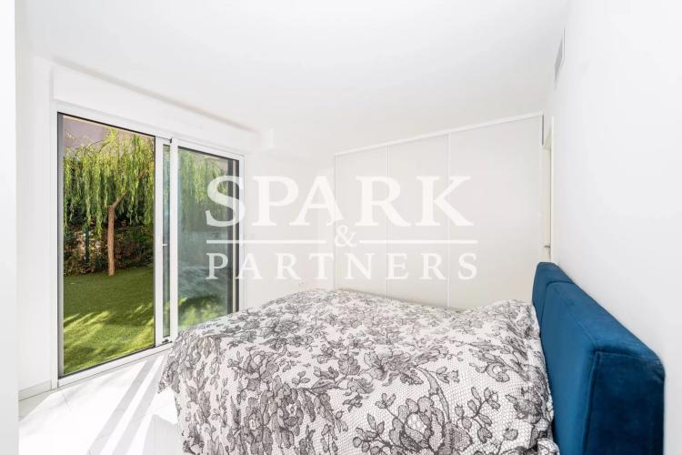 Roqbrune Cap Martin - Moderne appartement de 3 pièces avec jardin