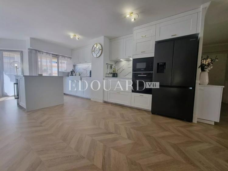 En exclusivité splendide quatre pièces traversant, entièrement rénové avec terrasse et possibilité garage