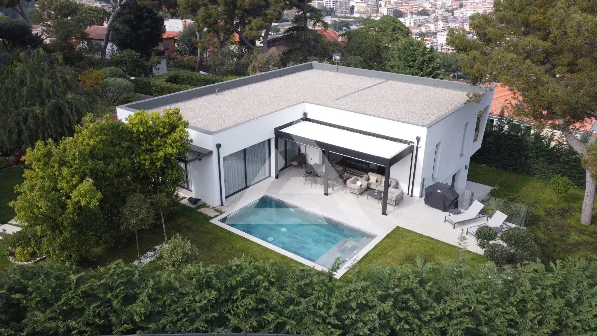 CAP MARTIN - VILLA CONTEMPORAINE - SECTEUR PRISÉ