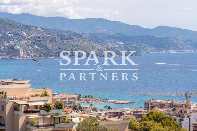 Roquebrune Cap Martin - Bel appartement dernière étage - vue mer