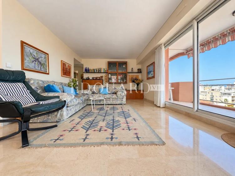 En exclusivité trois pièces avec vaste terrasse, splendide vue mer et double garage, dans immeuble de standing