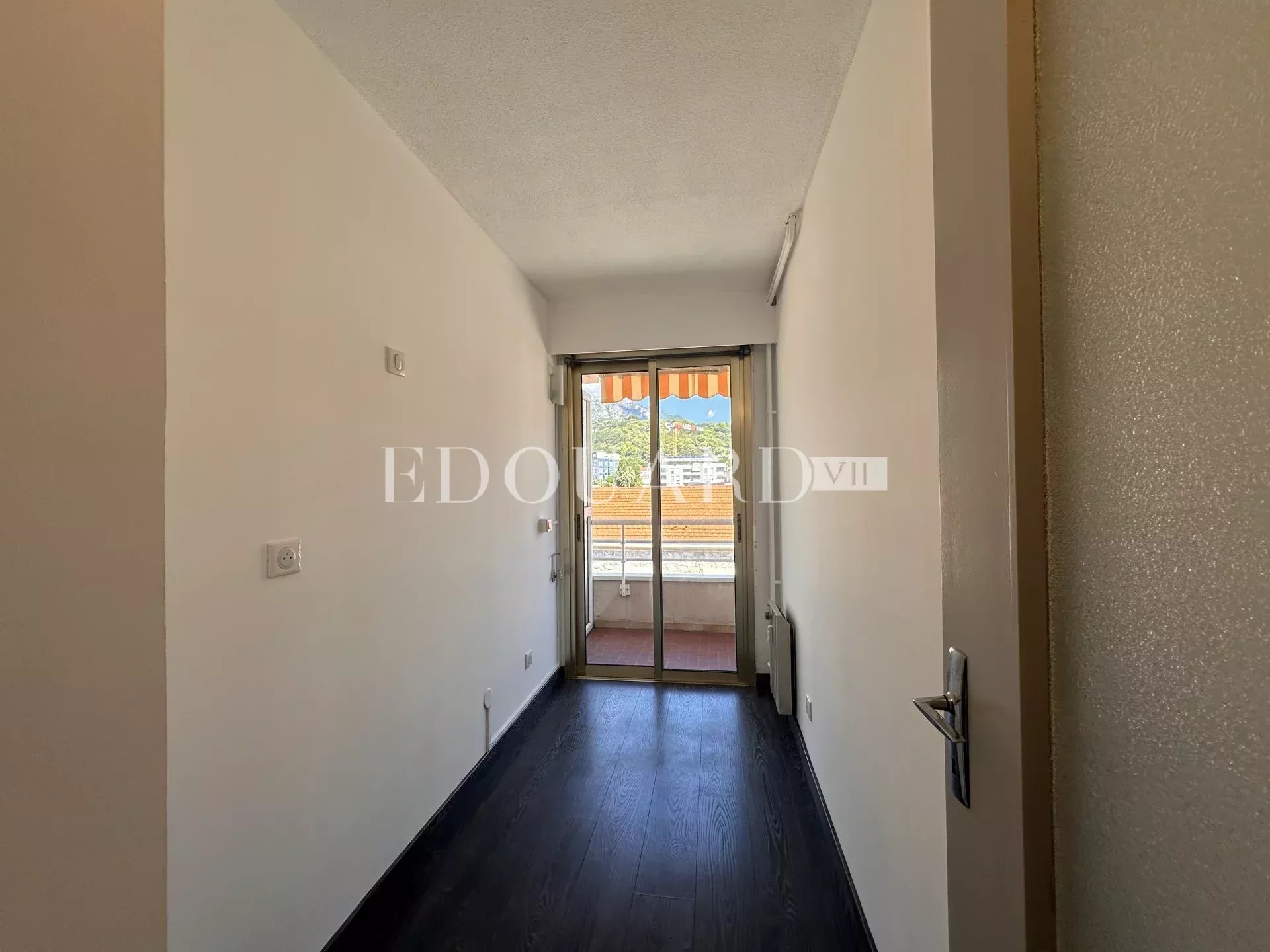 En exclusivité deux pièces avec terrasse et possibilité garage, à quelques pas de la plage du Solenzara