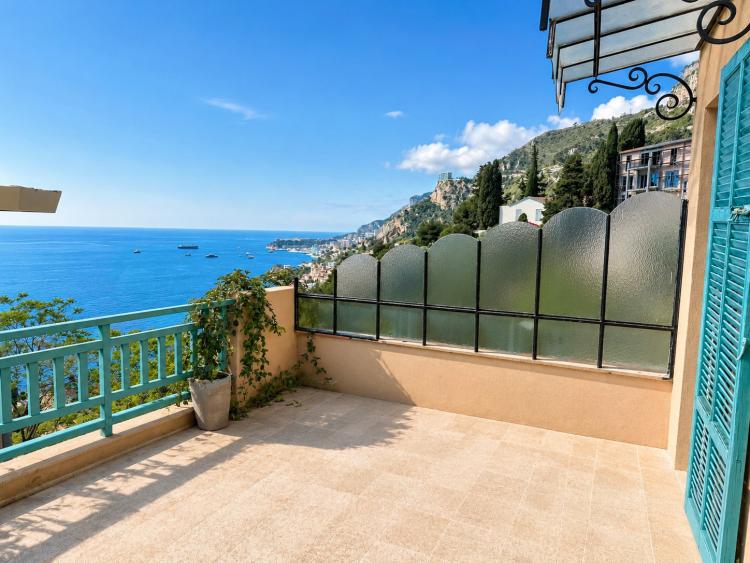 Ancien Hôtel avec Vue Panoramique sur Monaco – Projet d'Exception à Fort Potentiel
