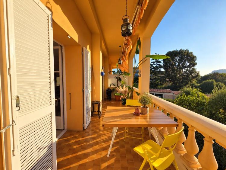ROQUEBRUNE CAP MARTIN - 3 PIECES VUE MER - CAVE ET GARAGE - JARDIN PRIVATIF ET PISCINE