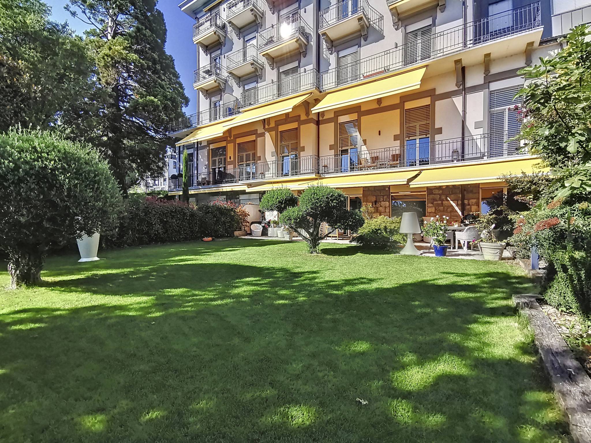 Unique ! Spacieux appartement de 3,5 pièces avec jardin, pieds dans l'eau