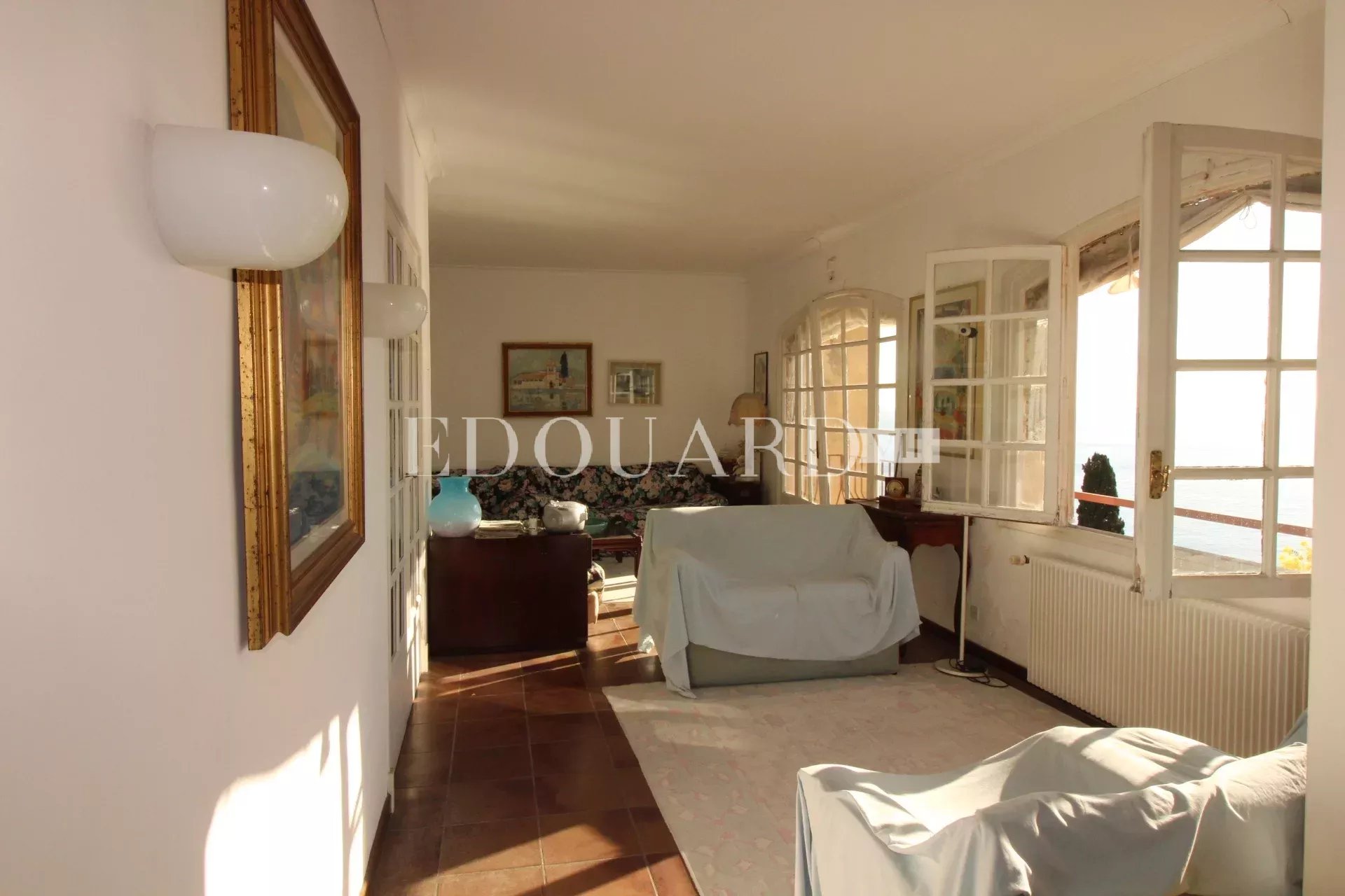En exclusivité villa à vendre avec magnifique vue mer panoramique jusqu’à la Principauté de Monaco