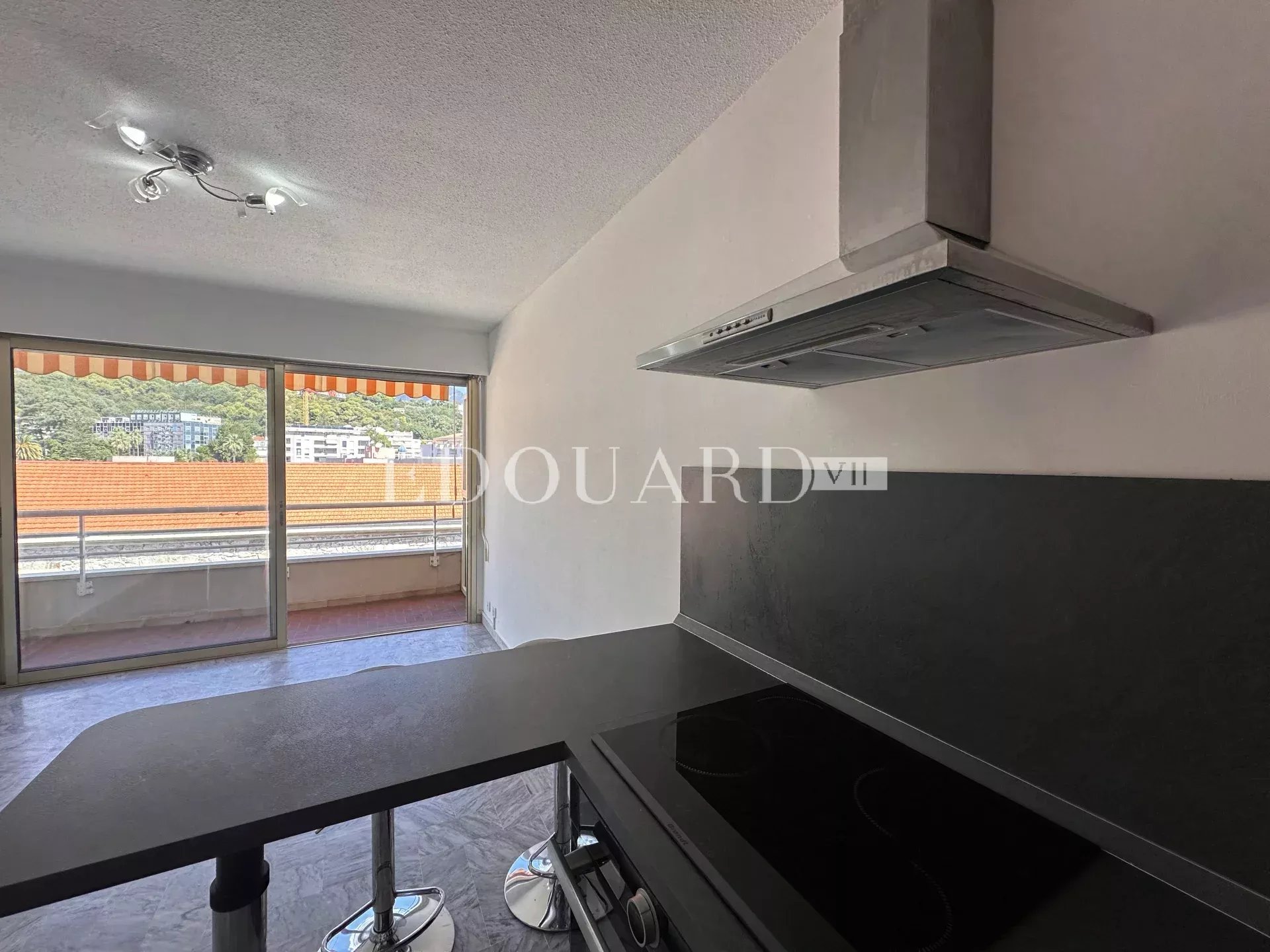 En exclusivité deux pièces avec terrasse et possibilité garage, à quelques pas de la plage du Solenzara