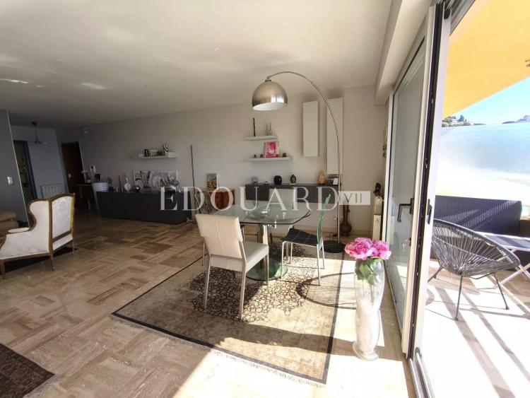 Aux portes de la Principauté de Monaco, superbe trois pièces à vendre avec terrasse et magnifique vue mer