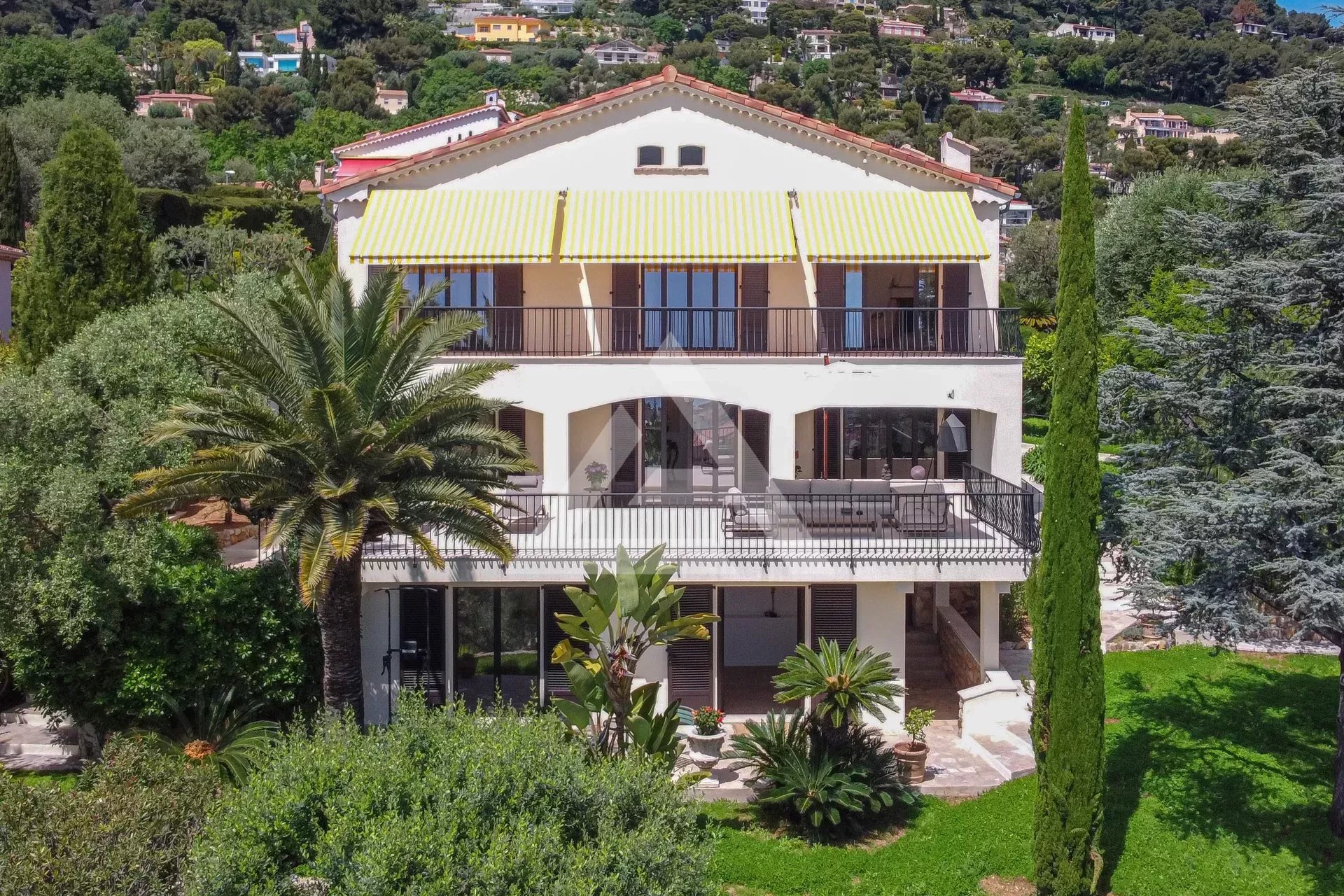 VILLA  AU HAMEAU - VUE MER - PRESTATION HAUT DE GAMME