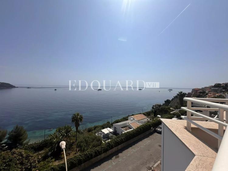 En exclusivité deux pièces avec terrasse, magnifique vue mer, spectaculaire solarium, spacieux parking