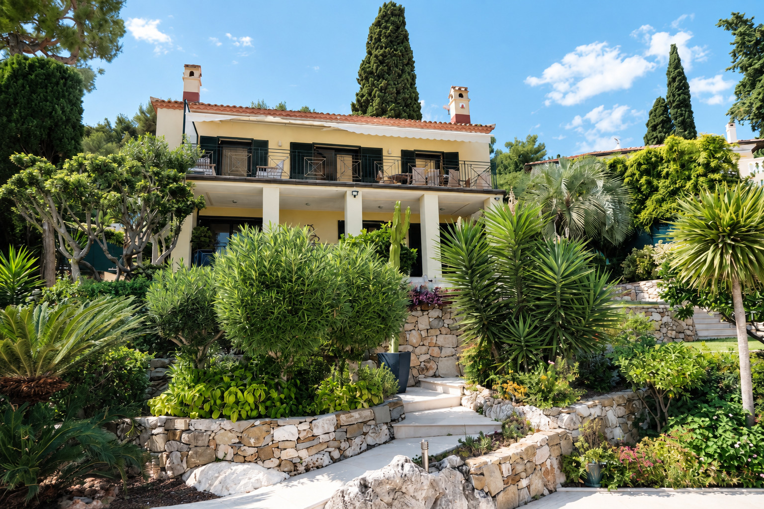 ROQUEBRUNE-CAP-MARTN- LE HAMEAU-VILLA VUE MER PANORAMIQUE- PISCINE