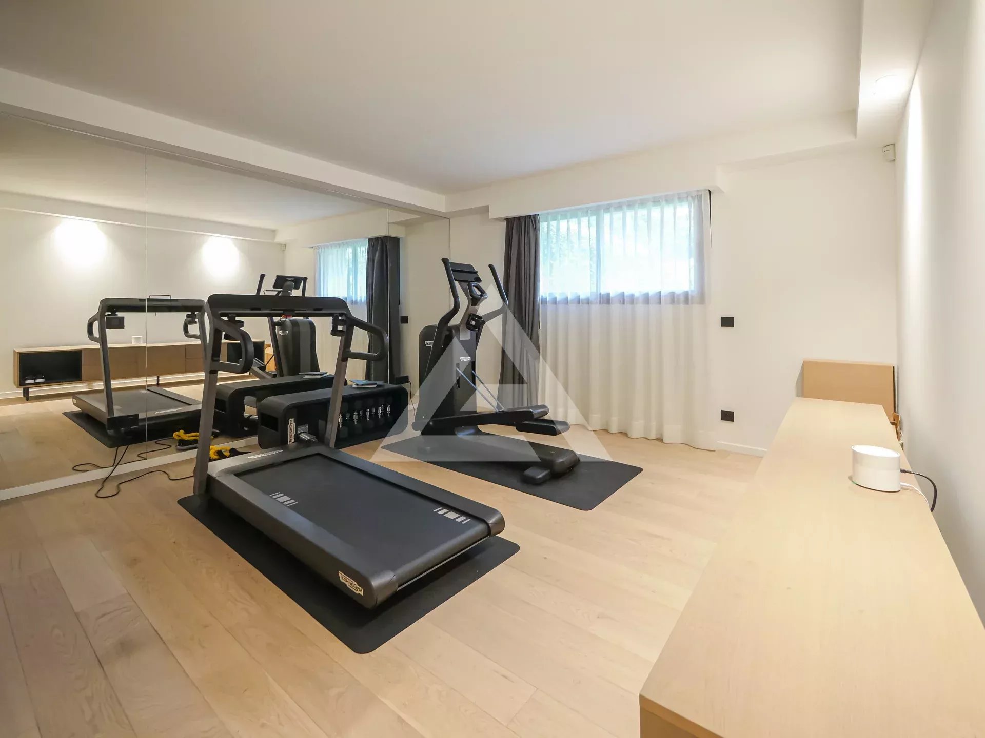 CAP MARTIN - VILLA CONTEMPORAINE - SECTEUR PRISÉ