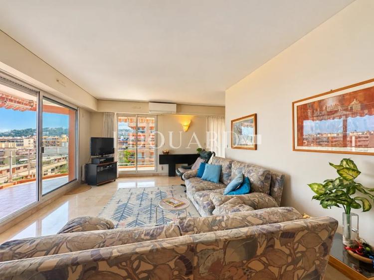 En exclusivité trois pièces avec vaste terrasse, splendide vue mer et double garage, dans immeuble de standing