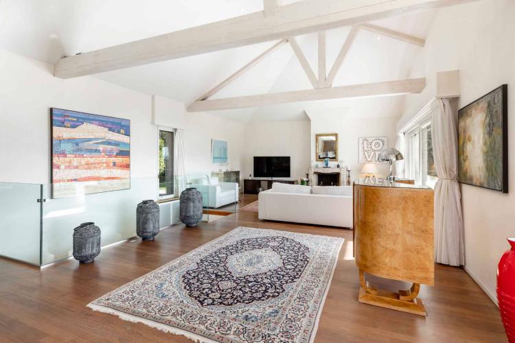 Splendide propriété d'environ 340 m² située dans un quartier très recherché !