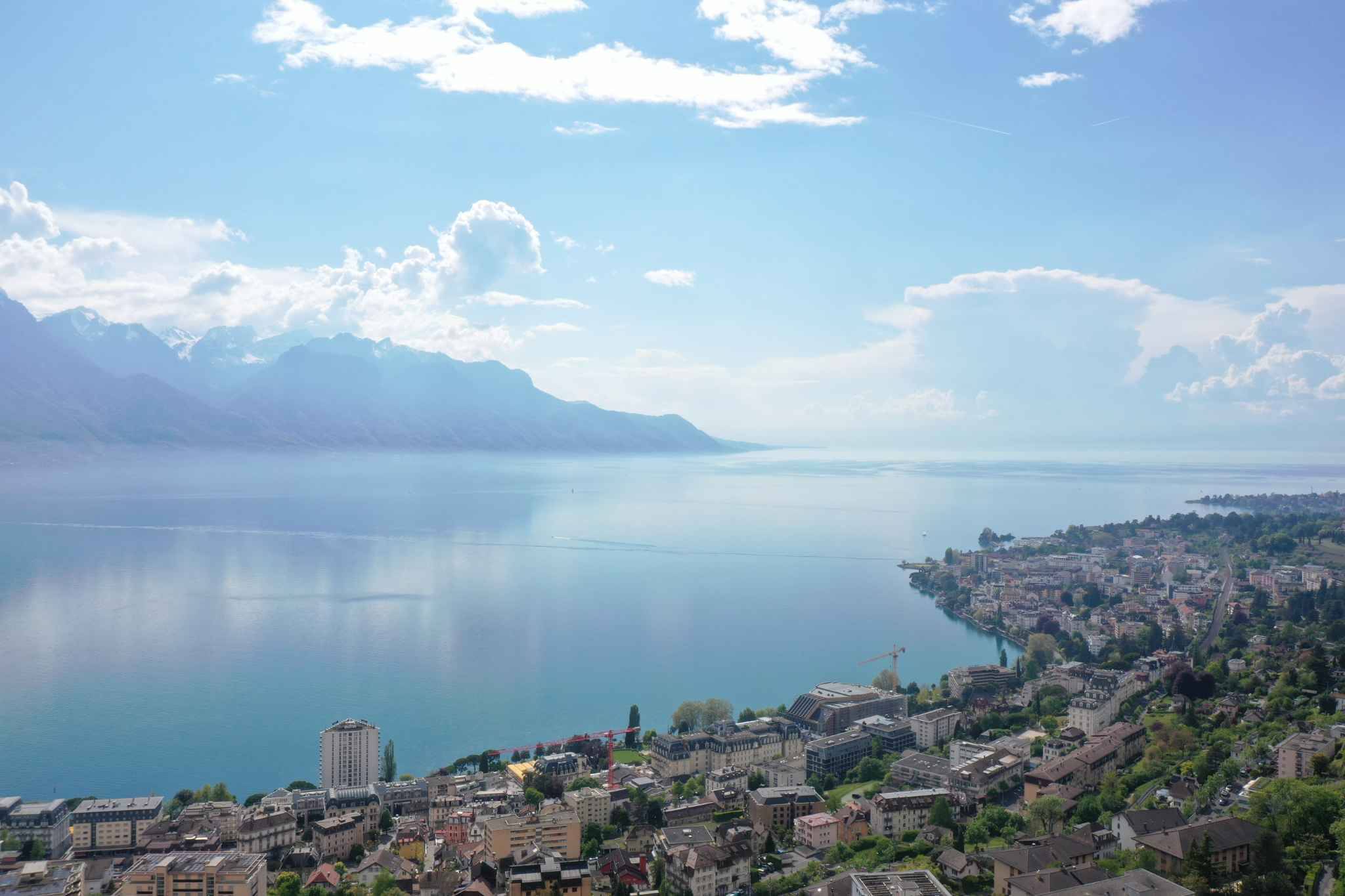 En exclusivité ! Superbe villa mitoyenne avec vue imprenable sur le lac et les montagne
