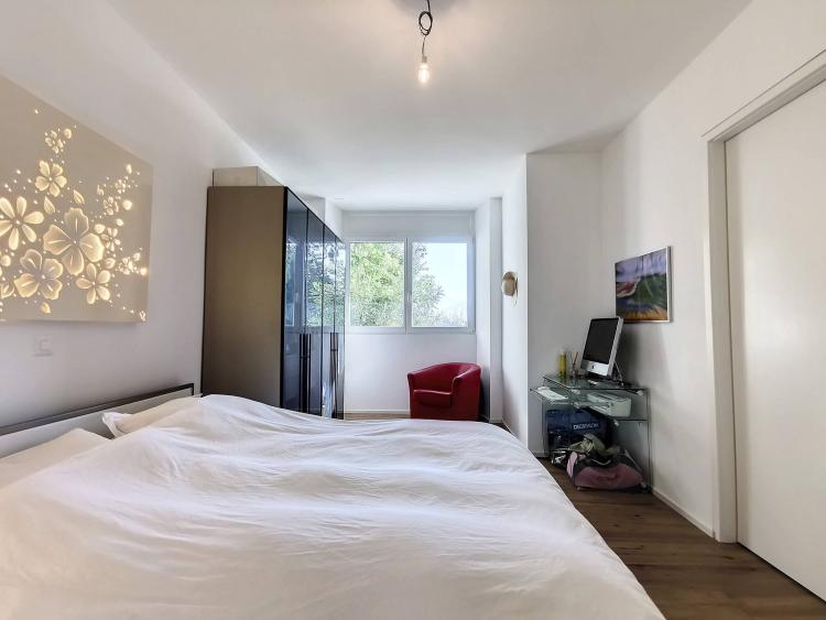 Unique ! Spacieux appartement de 3,5 pièces avec jardin, pieds dans l'eau