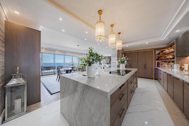 PENTHOUSE RENOVE PROCHE DE MONACO AVEC VUE MER SUR