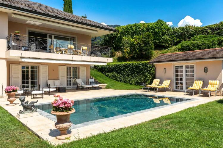 Splendide propriété d'environ 340 m² située dans un quartier très recherché !