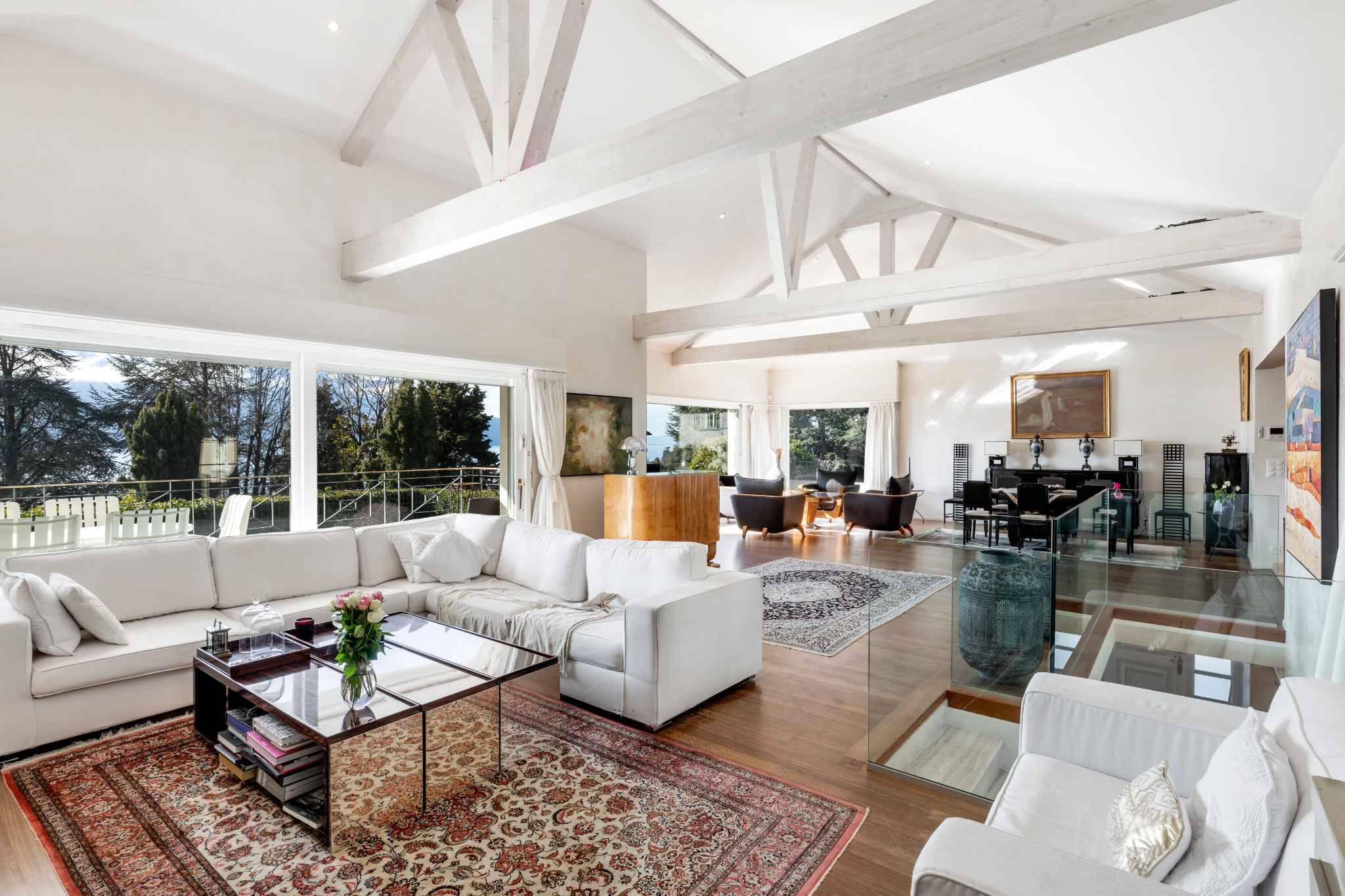 Splendide propriété d'environ 340 m² située dans un quartier très recherché !