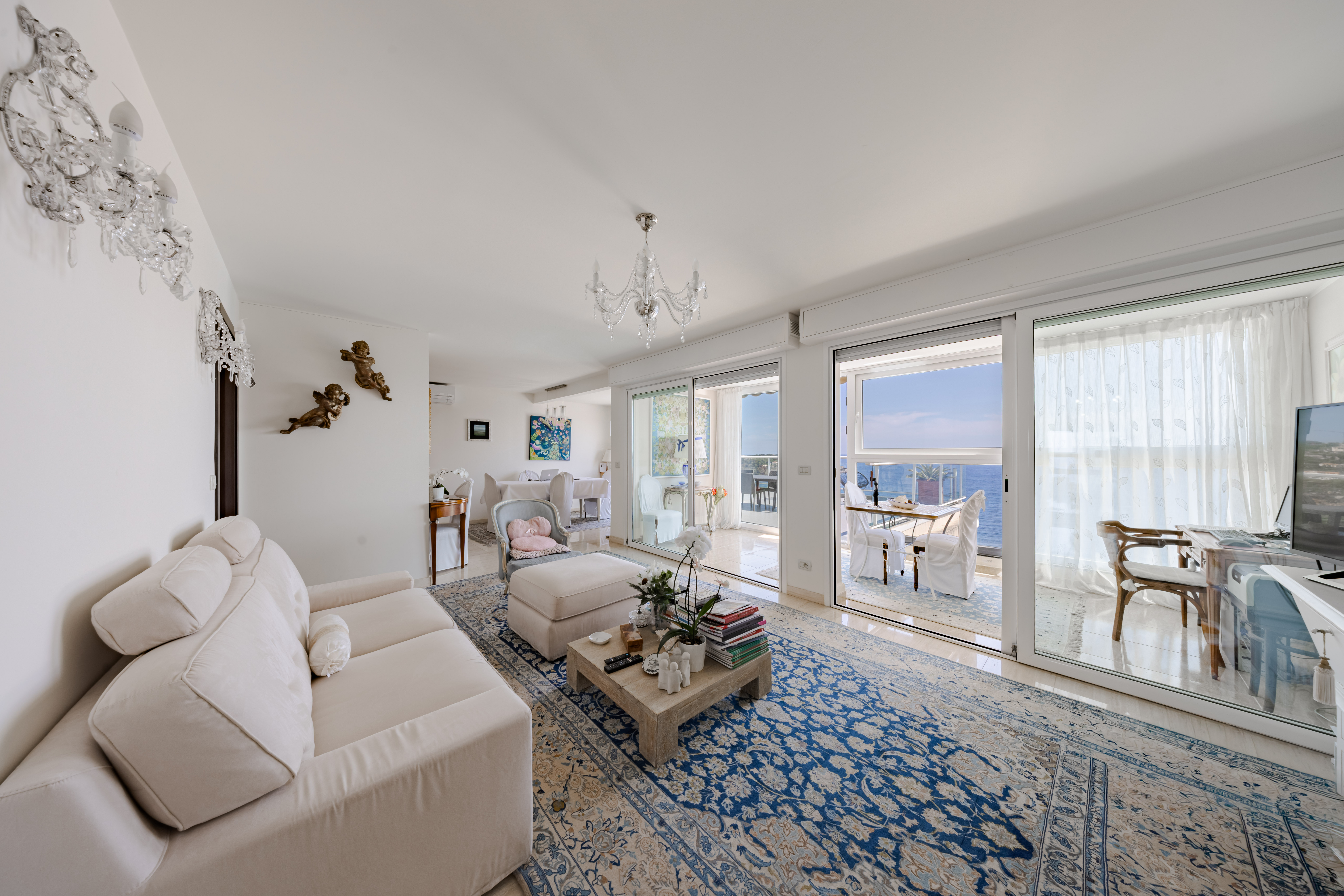 UNIQUE 3 CHAMBRES AVEC VUE MER PROCHE DE MONACO